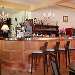 Sure By Western Saint-quentin Ouest Le Pot D Etain Hotel