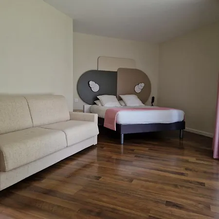 Sure By Western Saint-quentin Ouest Le Pot D Etain 3* Holnon