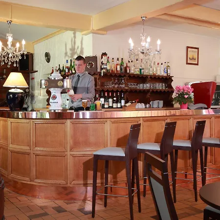 Sure By Western Saint-quentin Ouest Le Pot D Etain Hotel